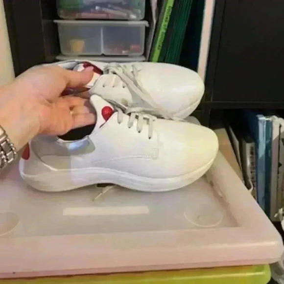 Love Moschino white red heart women sneakers sz 38 pre-owned - Picture 3 of 8